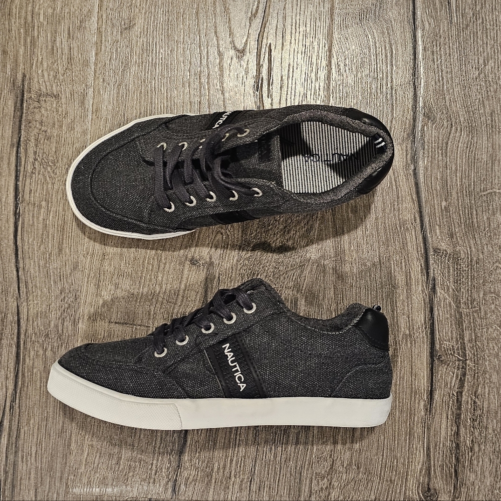 Nautica Youth Shoes Style Hull Gray, Size 4 Youth Great Condition Boys Sneakers - Picture 7 of 14
